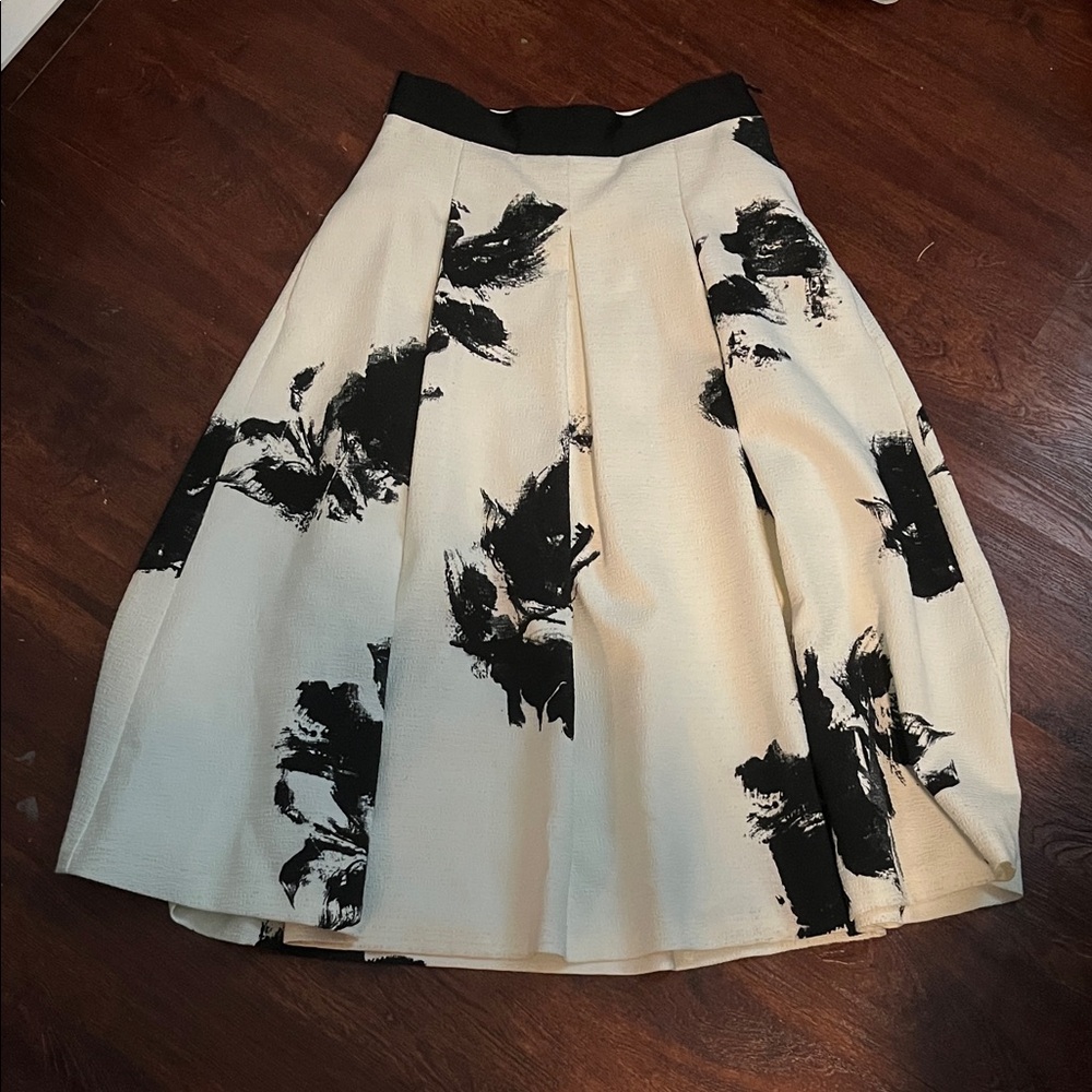 White House Black Market Black and Cream A-Line Skirt